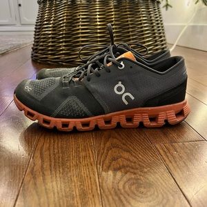 Mens On Cloud X size 9 shoes